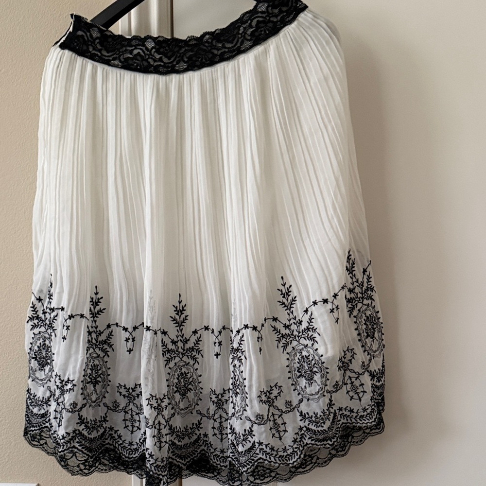 Elegant Black and White Lace Midi Skirt